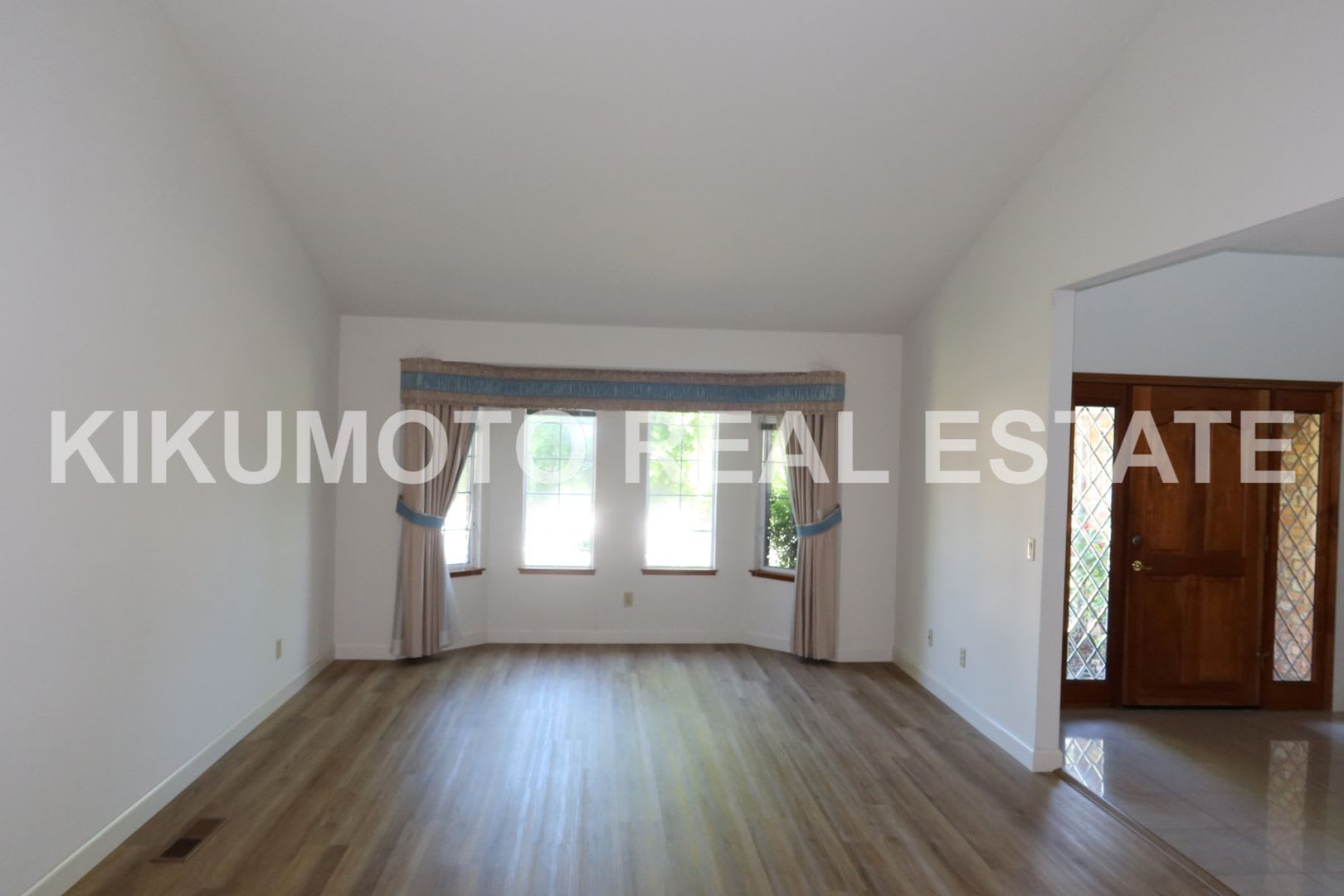 Riverlake 4 bedroom, 3 bath, 3 car home – photo 2