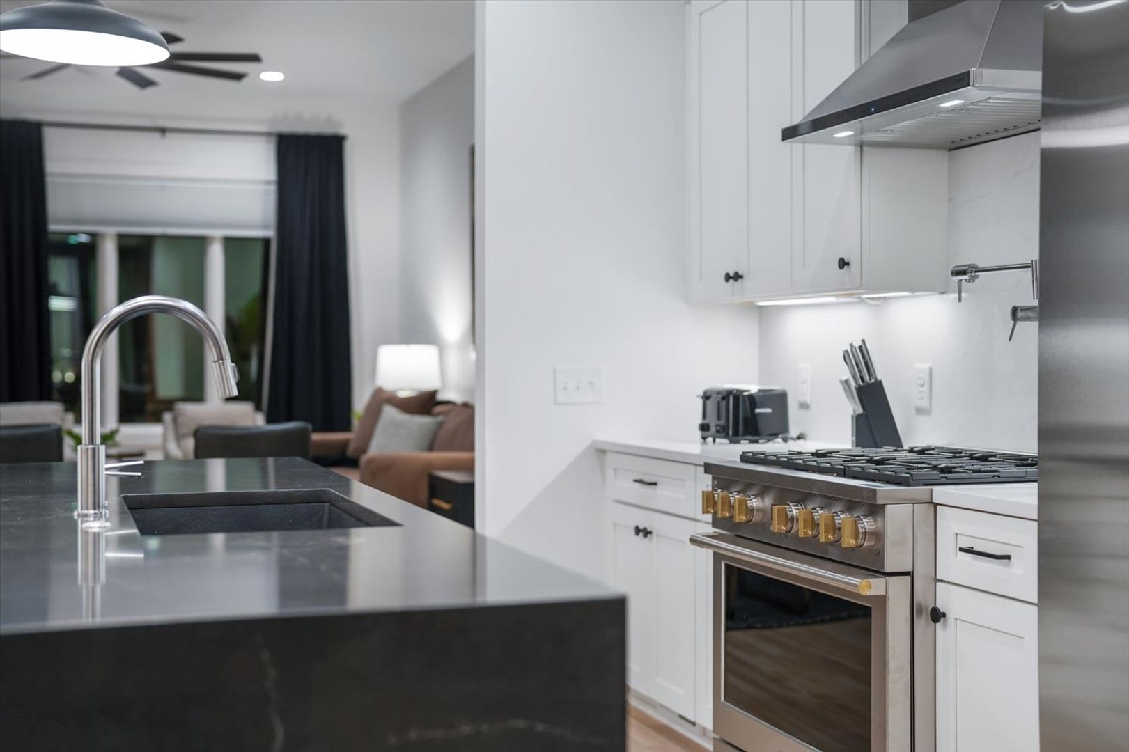 The Best Address in Germantown — Fully Furnished Executive Townhome, Move-In Ready – photo 4