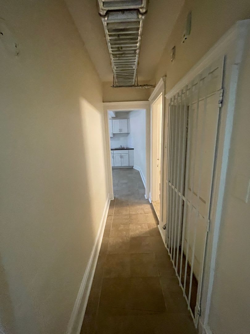 Super Charming Garen level 1 BED Massive eat in kitchen pet friendly Heat Inc No fee Free mpnh – photo 2