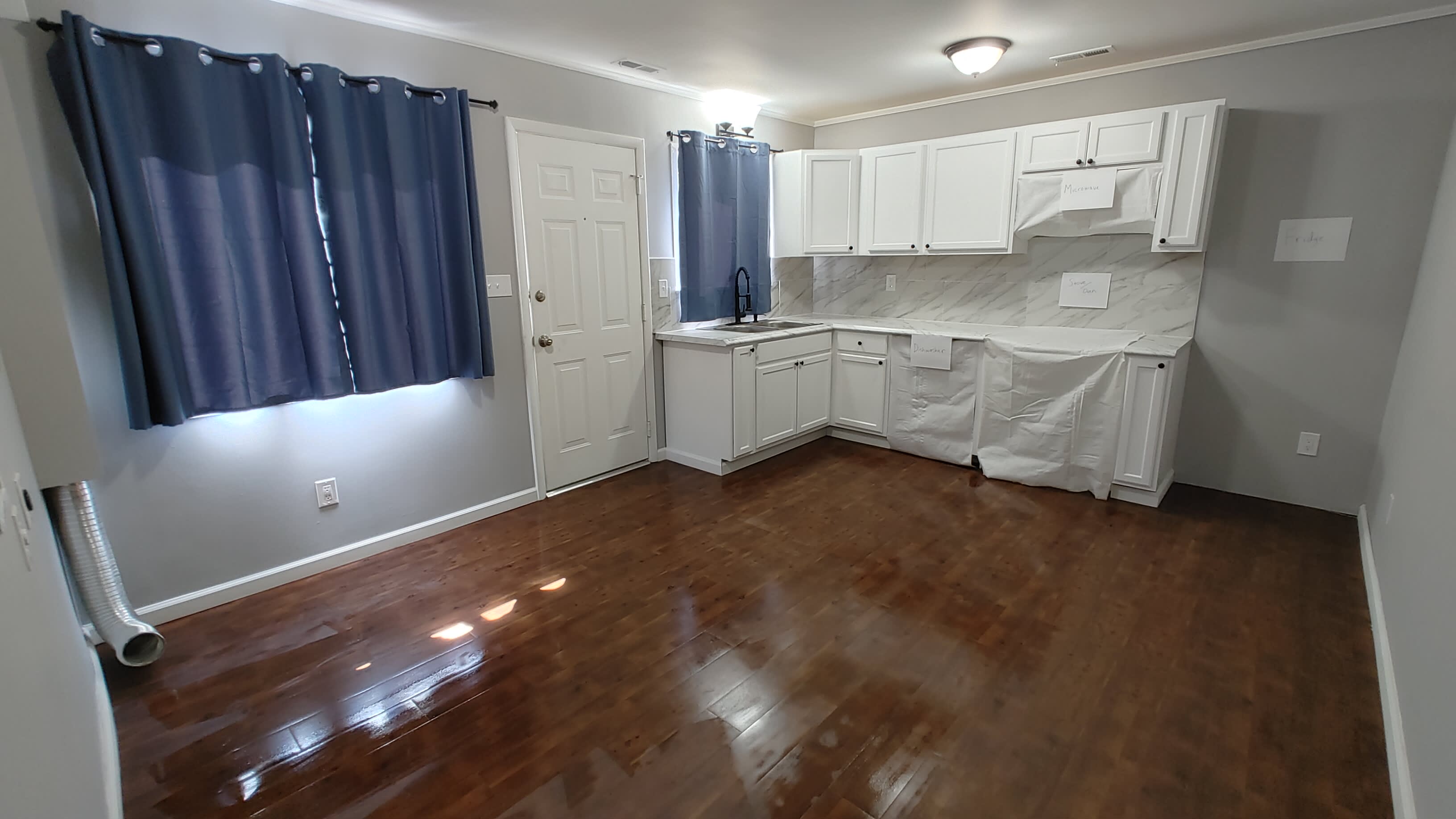 2133 Woodbine Ave – photo 2