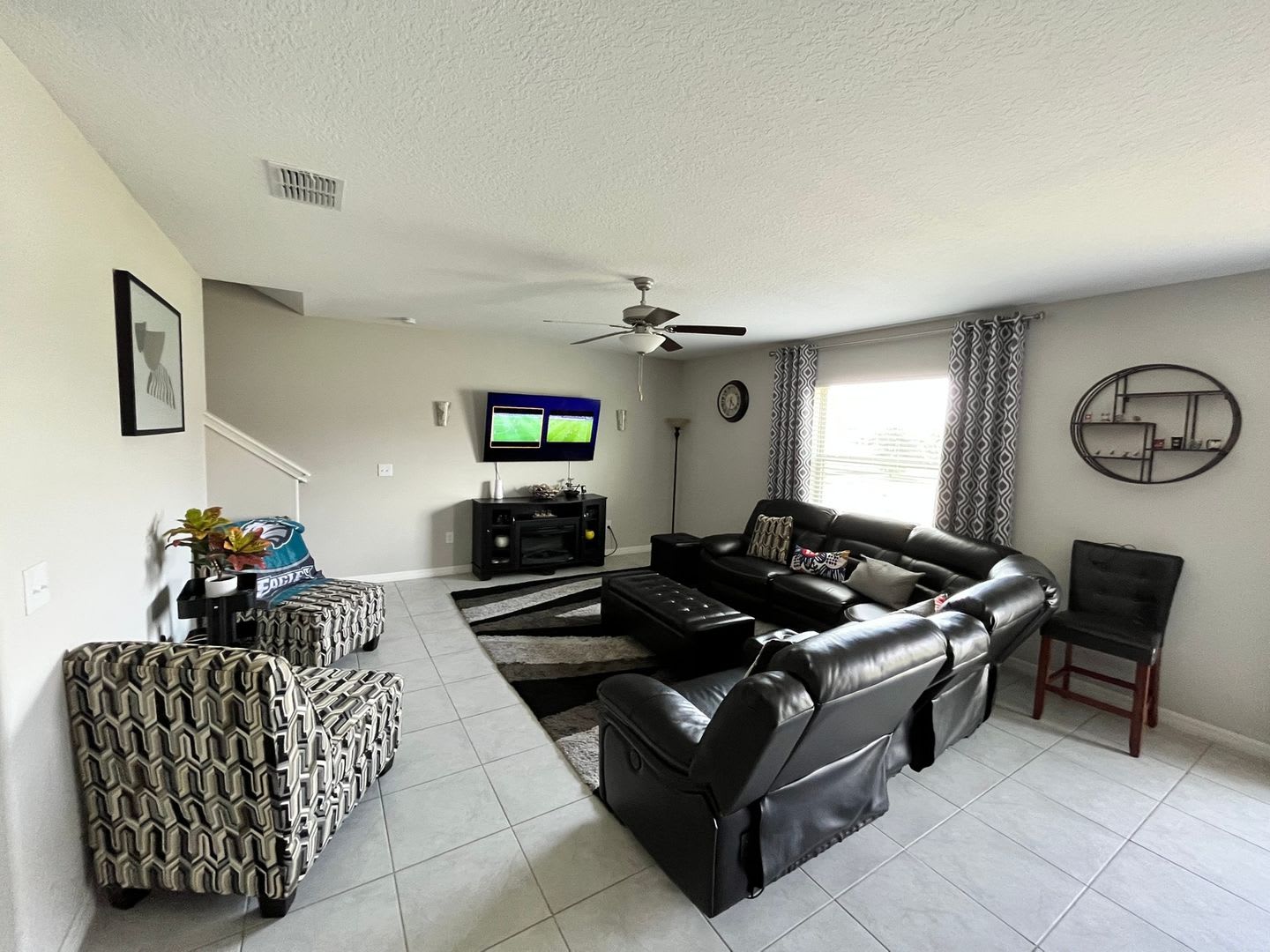 Spacious 4BR House in Riverview – photo 2