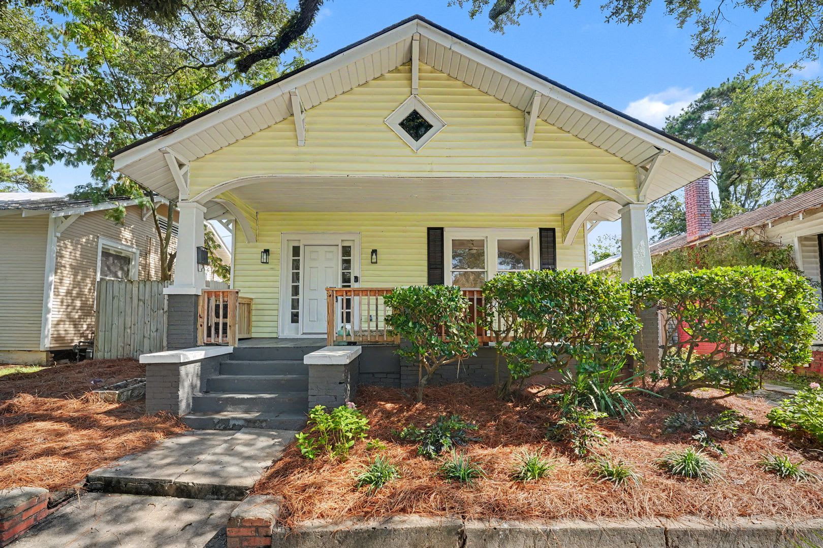 Renovated 4 Bedroom 2 Bathroom Fenced In Yard 1 Off Street Parking – photo 1