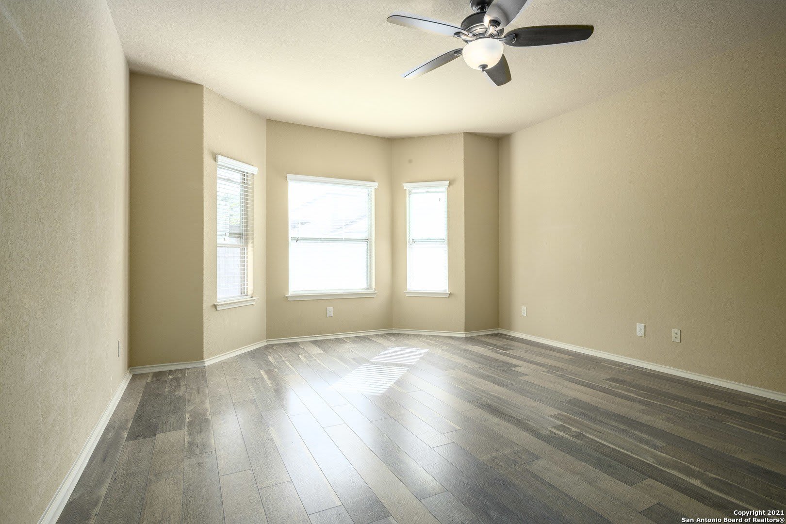 433 Stonebrook Dr – photo 5