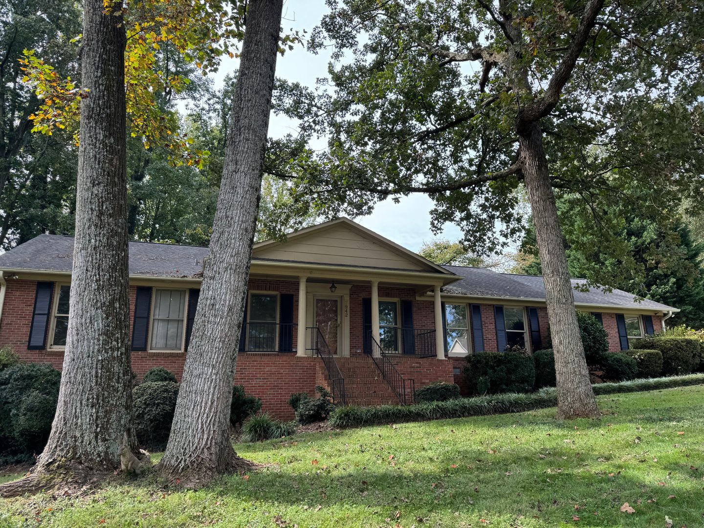 Four Bedroom Brick Home in Denver with finished basement and Seasonal Lake Views! – photo 1