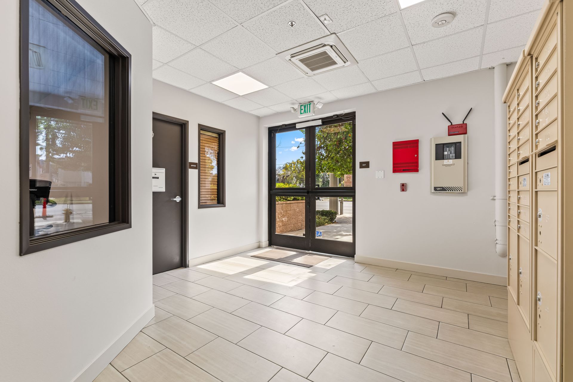 Burbank Plaza Townhomes – photo 5