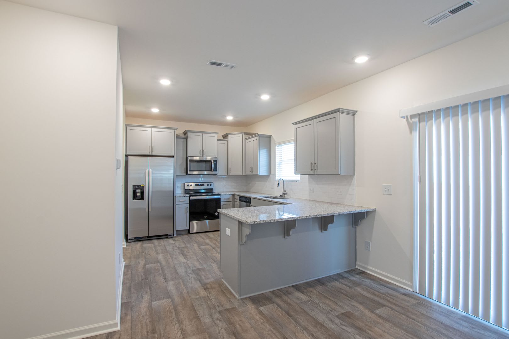 BEAUTIFUL 3BD/2.5BTH Townhome – photo 4