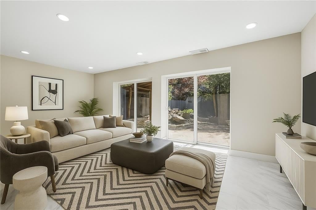 1009 Riverbend Club Drive Se – photo 4
