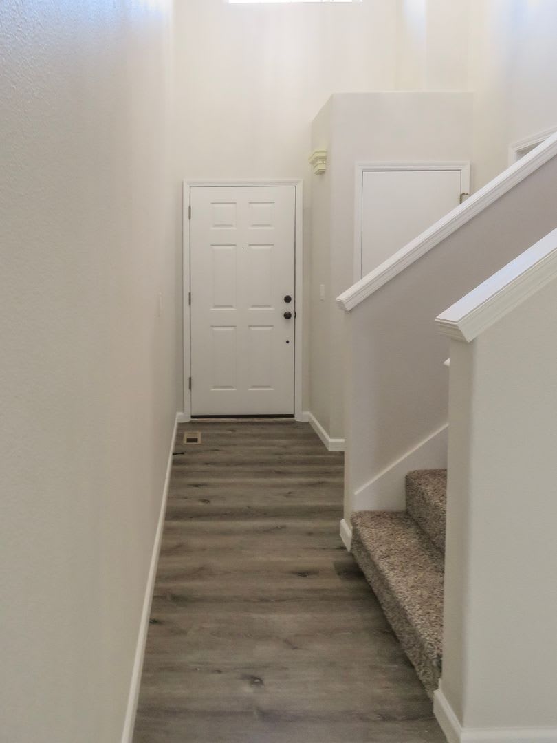 Updated Interior! Spacious 2 Bedroom 2.5 Bath Town home close to Intel and Nike – photo 5