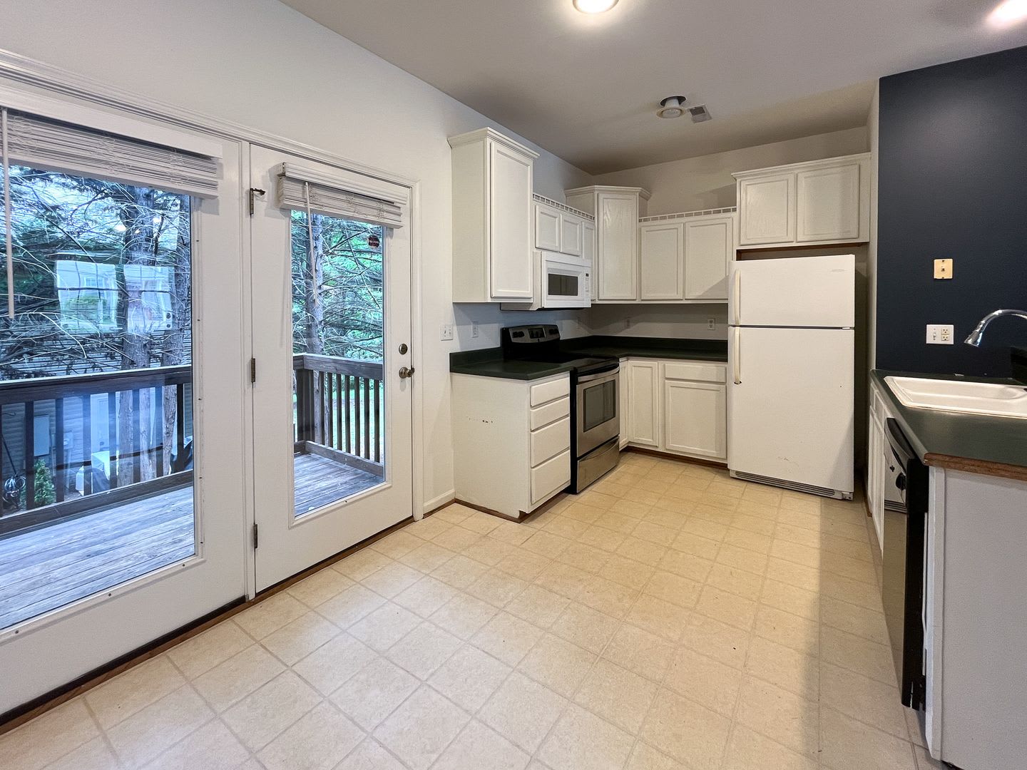 3BD/2.5BA Townhouse – photo 4