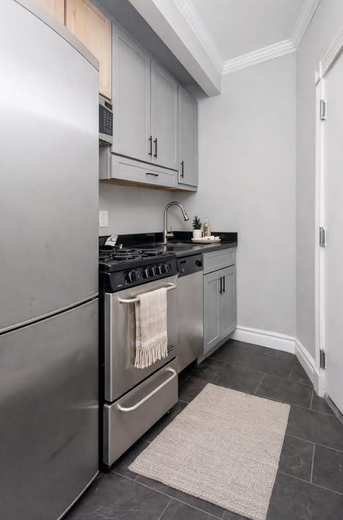 235 Elizabeth St – photo 3