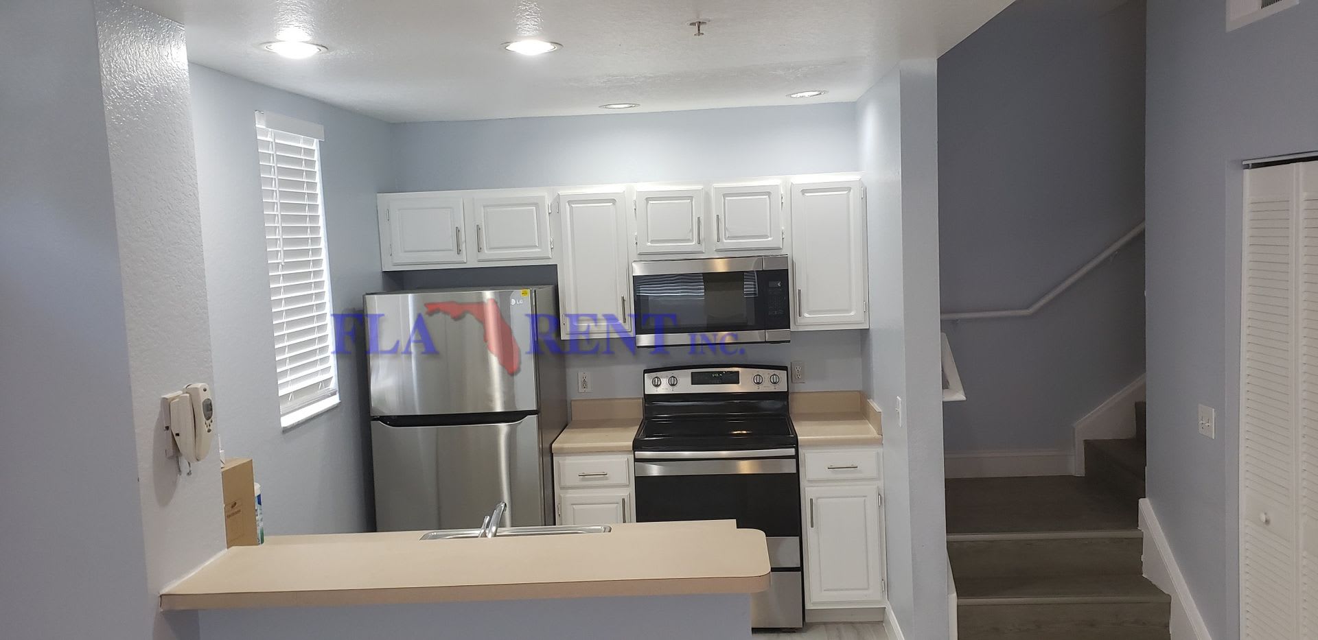 4 BR / 3 FULL BATH (INCLUDES 2 MASTERS) 2 STORY (NEAR DISNEY!) GATED COMMUNITY WITH COMMUNITY POOL!** – photo 3