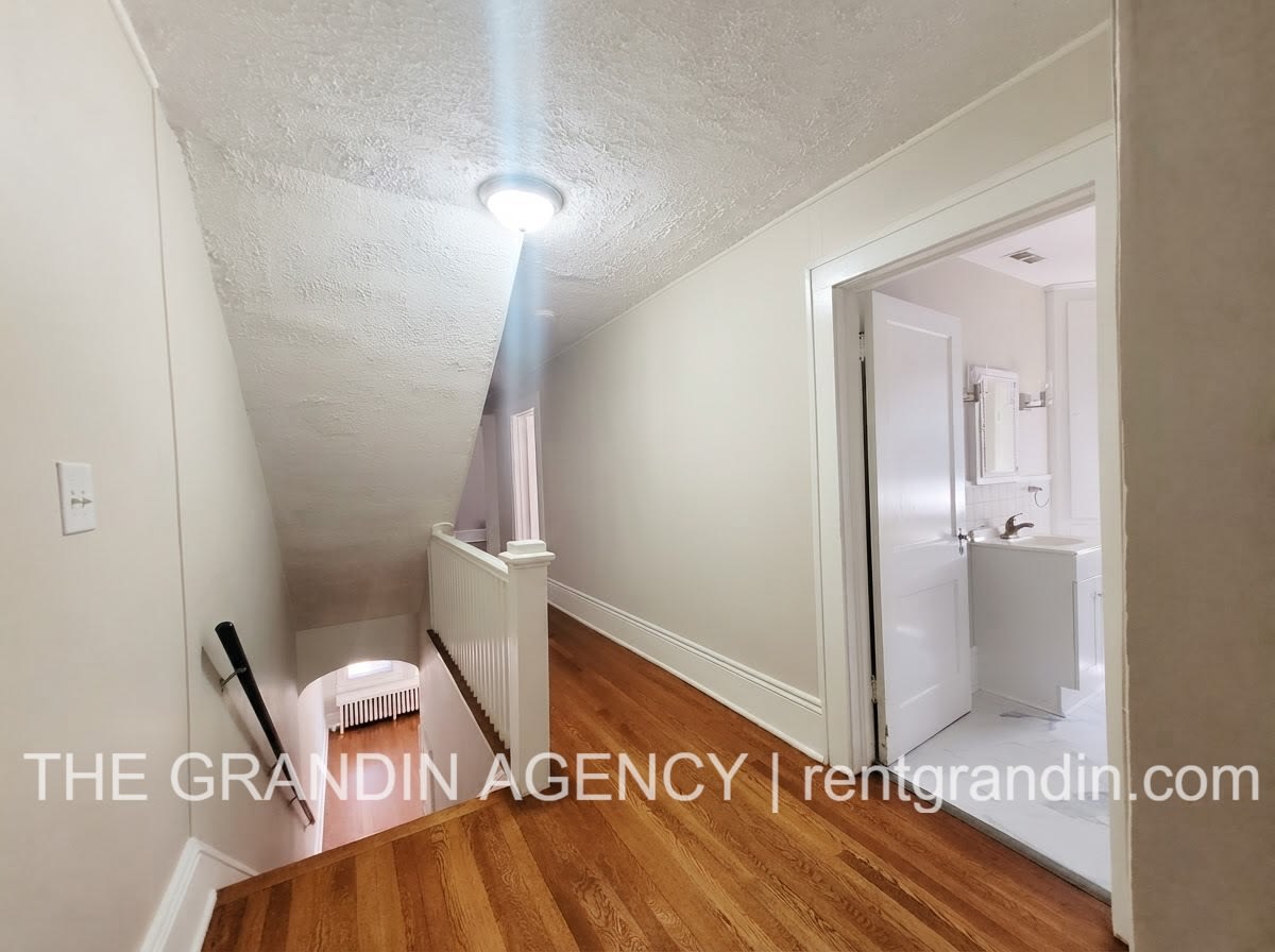 2110 Memorial Avenue Southwest – photo 5