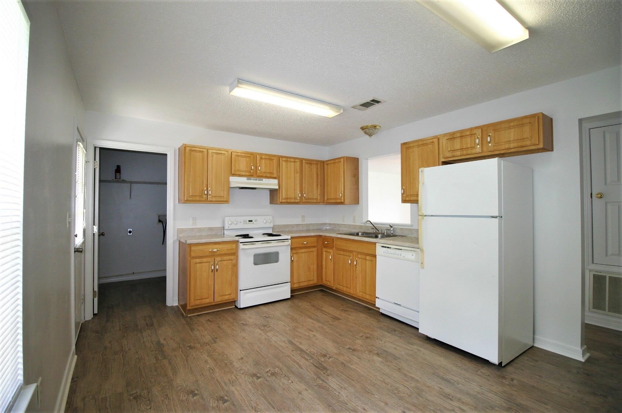 552 Brock Avenue – photo 5