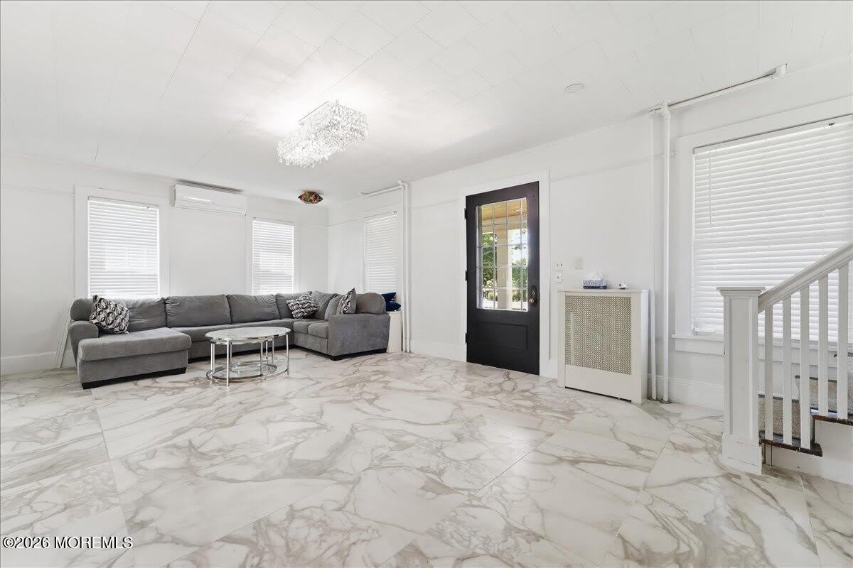 496 W Park Avenue – photo 3