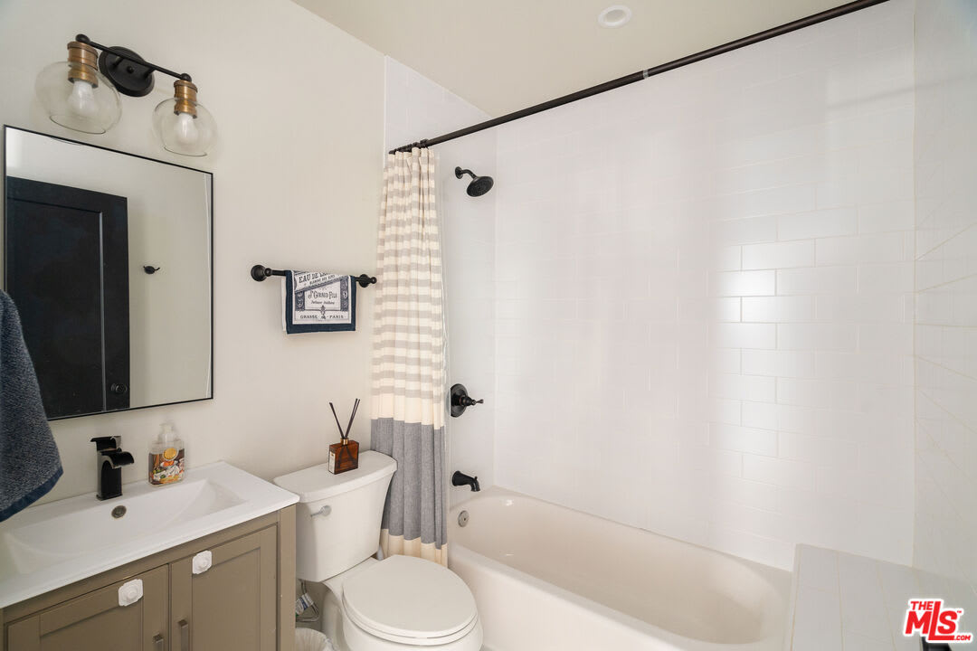 1414 South Curson Avenue – photo 2