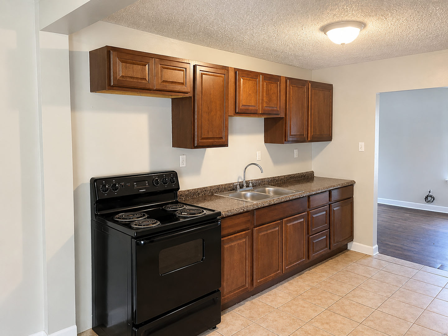 HALF OFF SECURITY DEPOSIT – MOVE-IN SPECIAL! – photo 3
