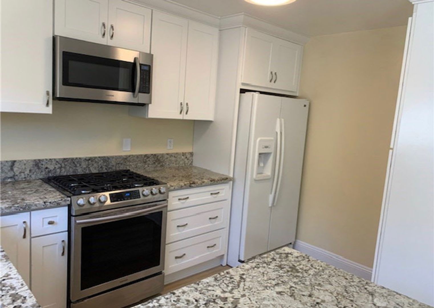 Costa Mesa 3 Bedroom 2 Bath Townhouse with 2 car garage – photo 2