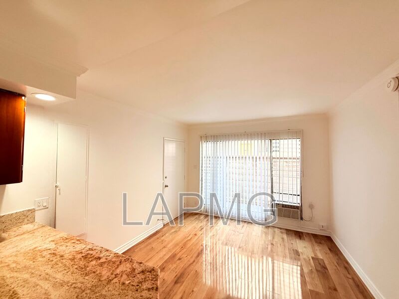 1266 N Serrano – photo 5