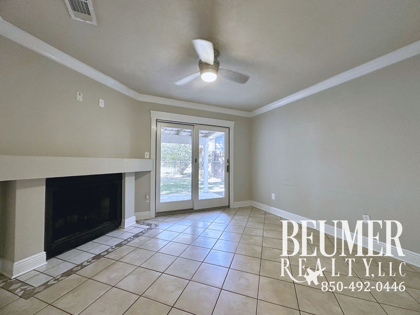 2br 1.5 ba End Unit Townhome for Rent – photo 3