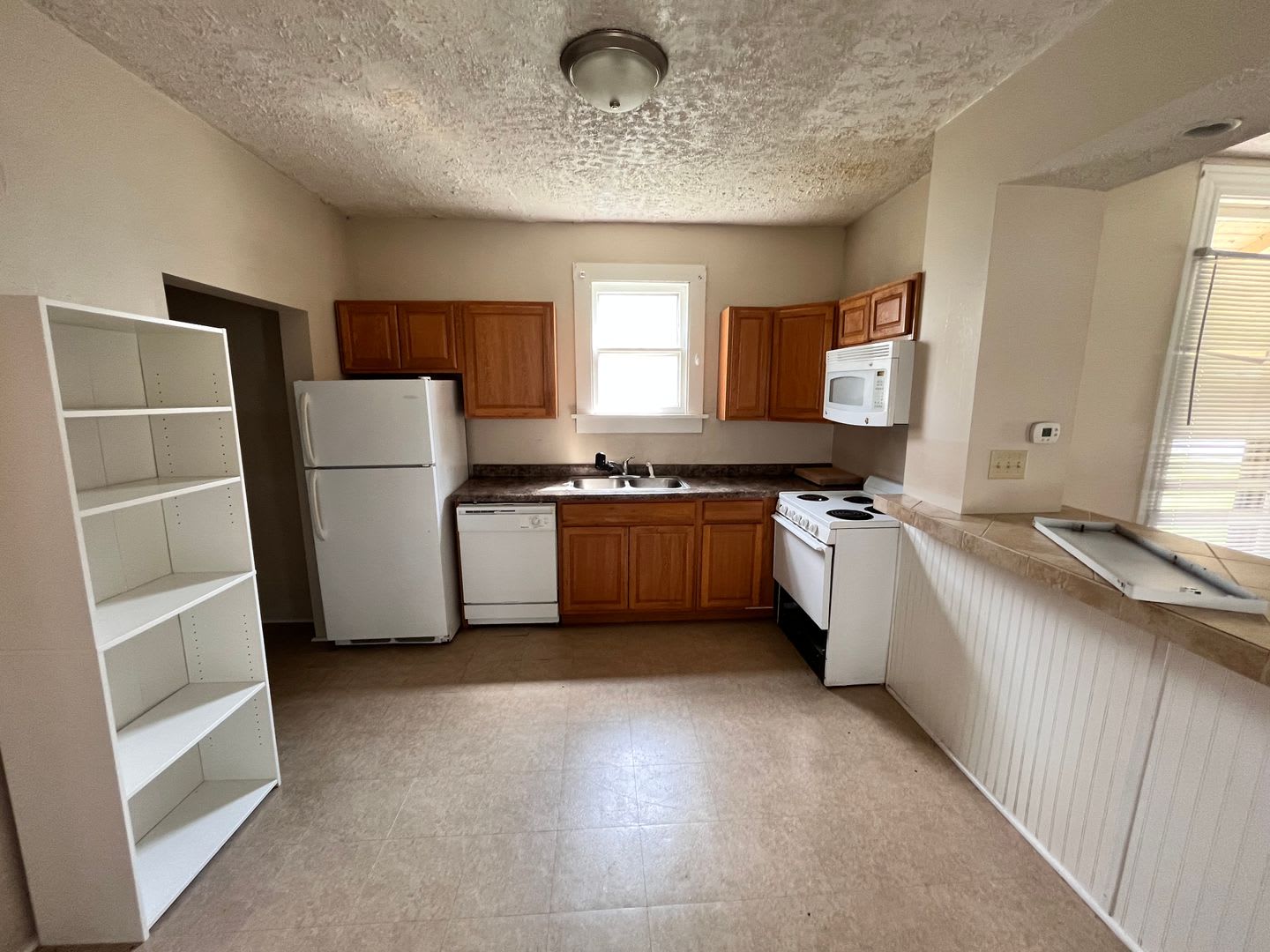 3 Bedroom 2 Bath Located Near Campus – photo 3