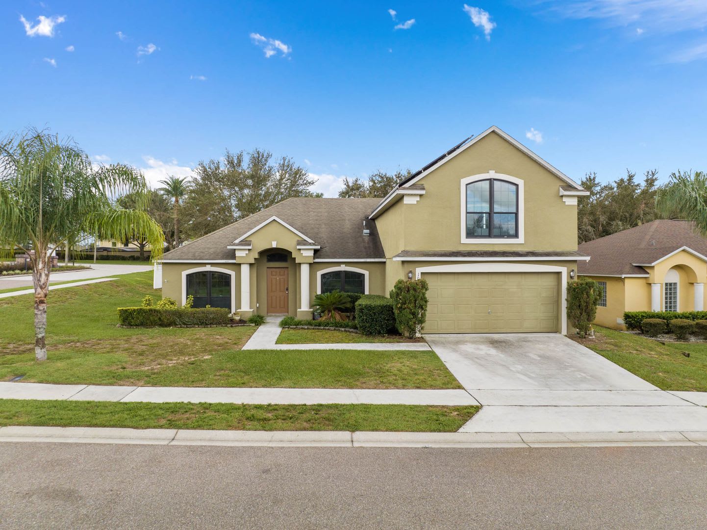Large Beautiful Legacy Park Villa: 5BR, Pool & Near Disney – photo 1