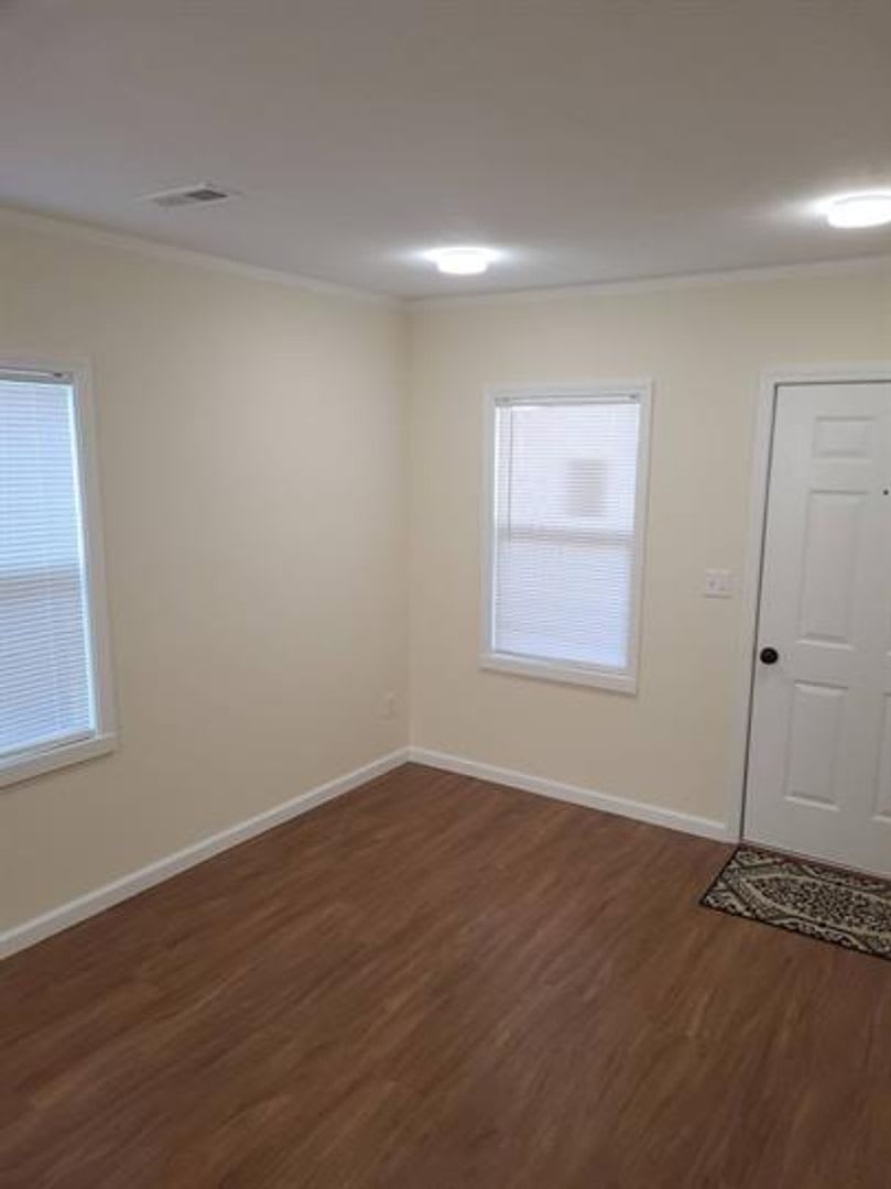 Updated 2 Br 1 Ba Home With Large Fenced Yard 1 Car Garage 1538 Longfield Ave Louisville Ky 40215 – photo 2