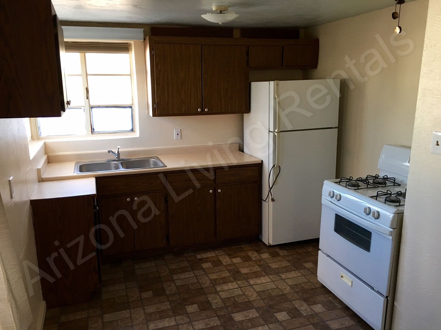 COZY HOME ON SPACIOUS LOT – photo 4