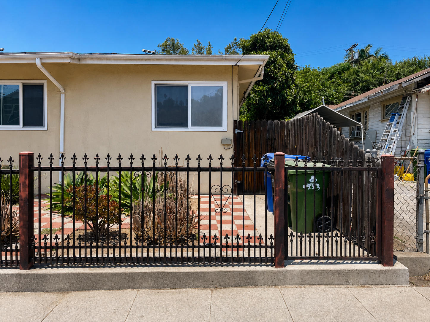 4553 Huntington Drive North – photo 2