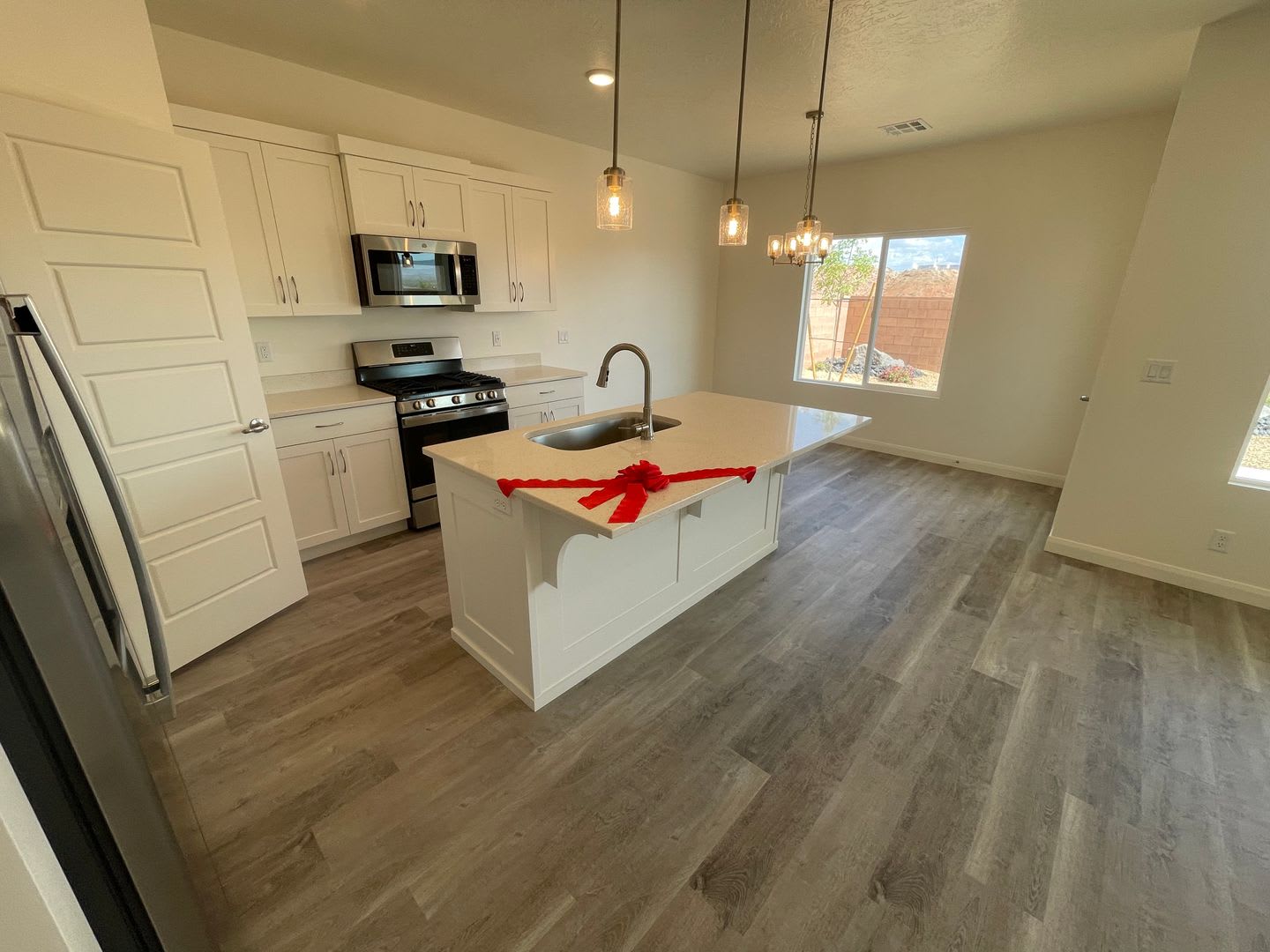 FOUR BEDROOM!!! White Trails Home!!! – photo 2
