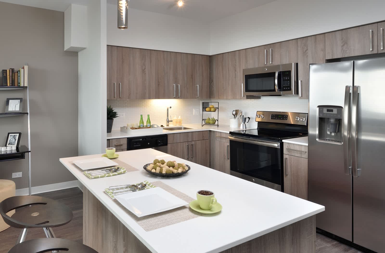 536 West Addison – photo 4