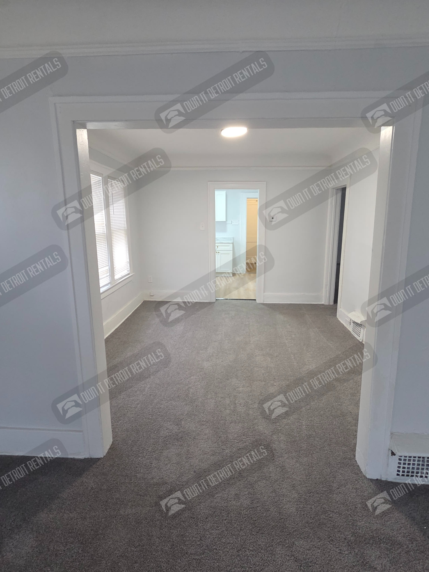 2498 Glendale St – photo 4