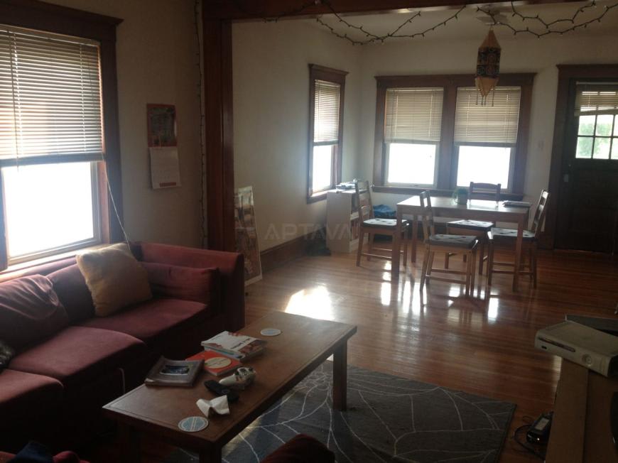 11 Dickson St. – photo 3