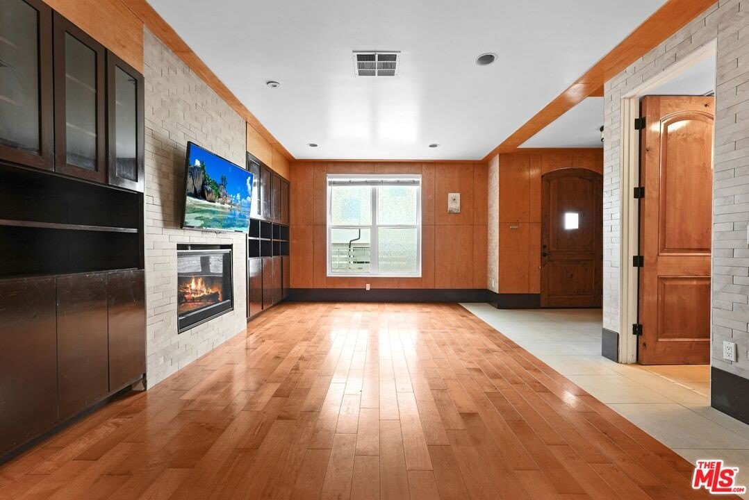 1743 S Barrington Ave – photo 4