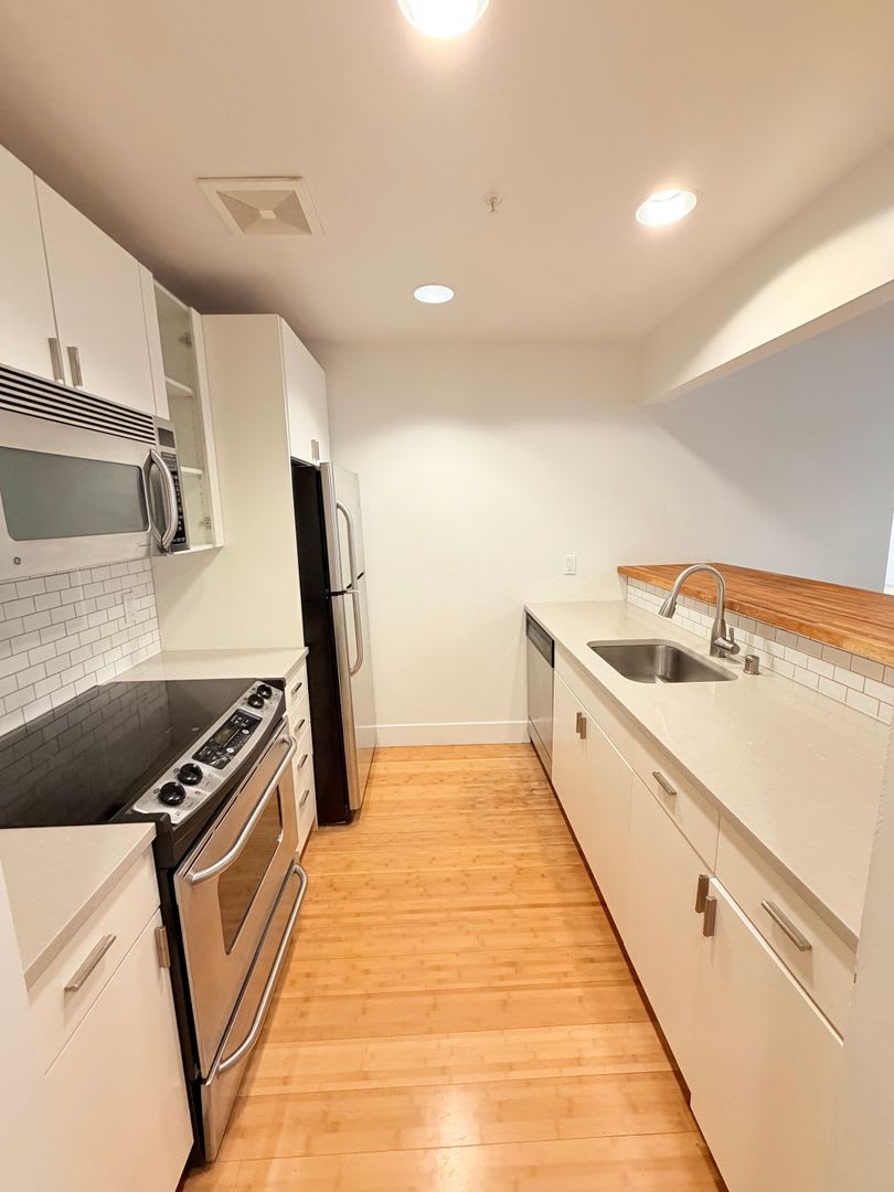 Spacious Capitol Hill Bedroom w/ Private Patio – photo 5