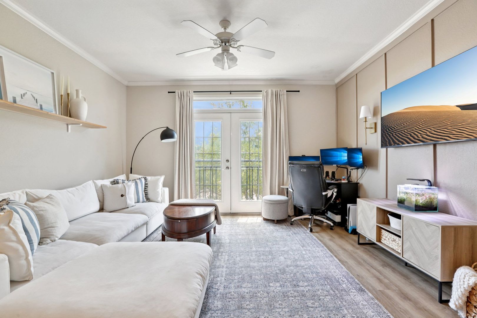 Beautifully Updated And Move In Ready This Fully Remodeled 1 Bedroom 1 Bath Condo Offers An Open Layout With High Ceilings And An Abundance Of Natural Light Throughout Located In The Westshore District – photo 4