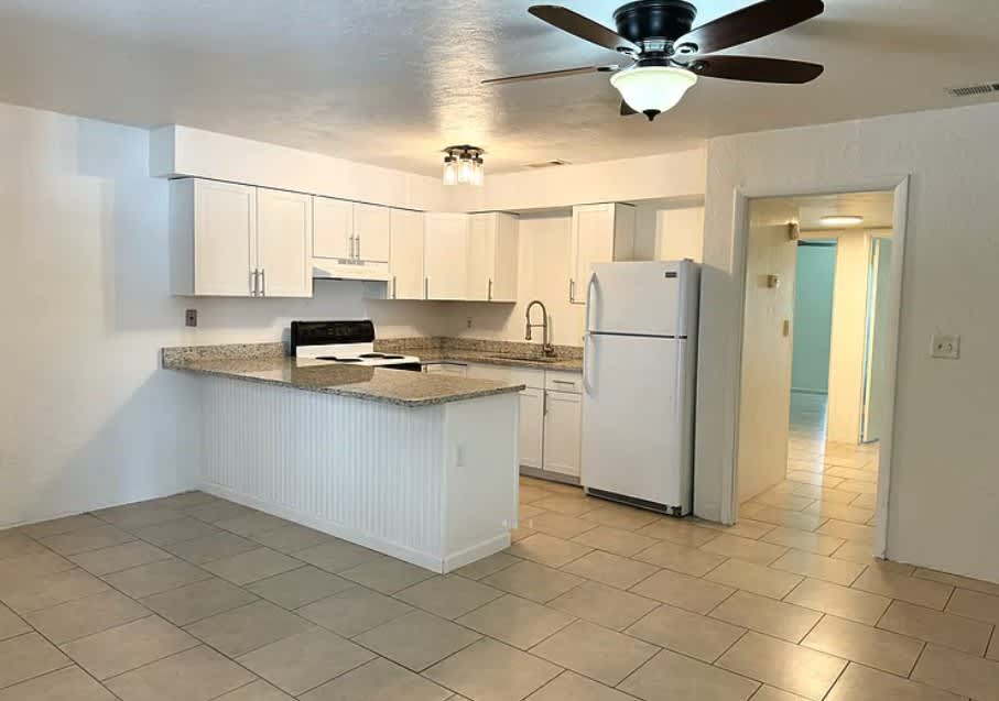 1242 NW 8th Ave9 – photo 1