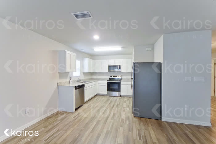 1247 Huntington Street – photo 4