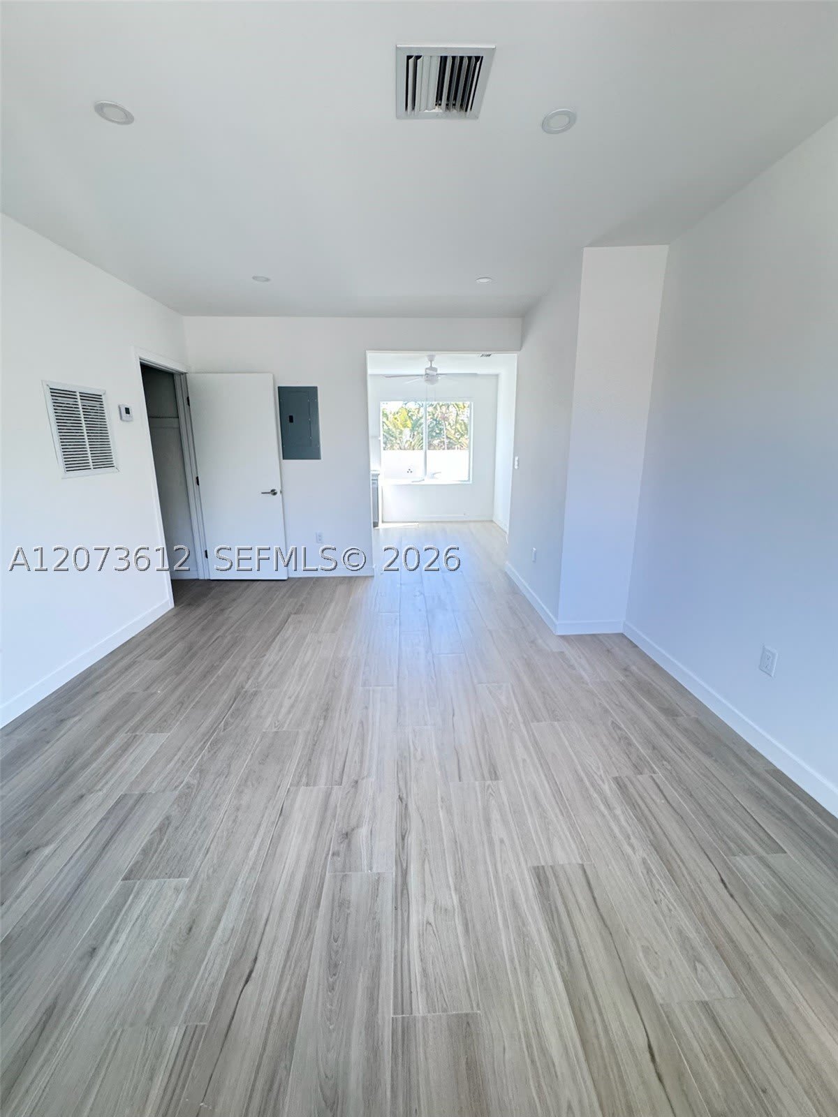 2855 Royal Palm Ave – photo 2