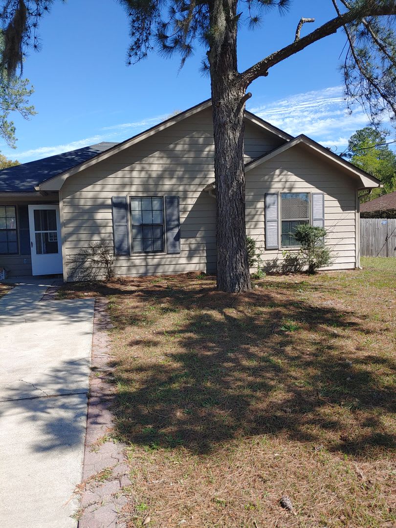 Updated 3 Bedroom Home in Hinesville, GA – photo 2