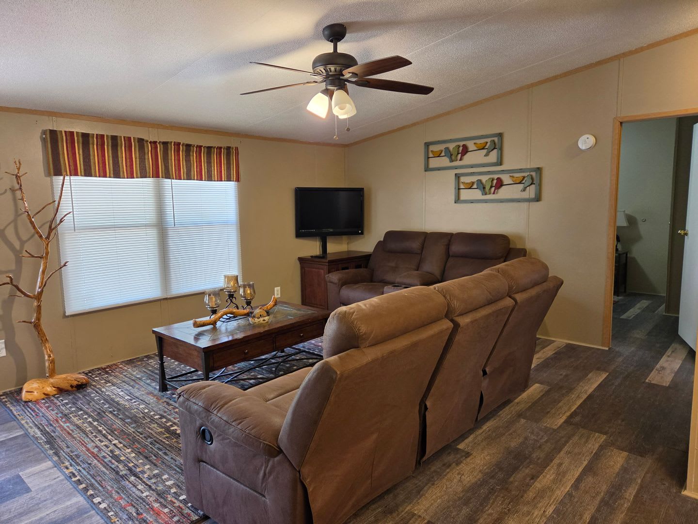 Furnished Three Bedroom Single Level Home – photo 4