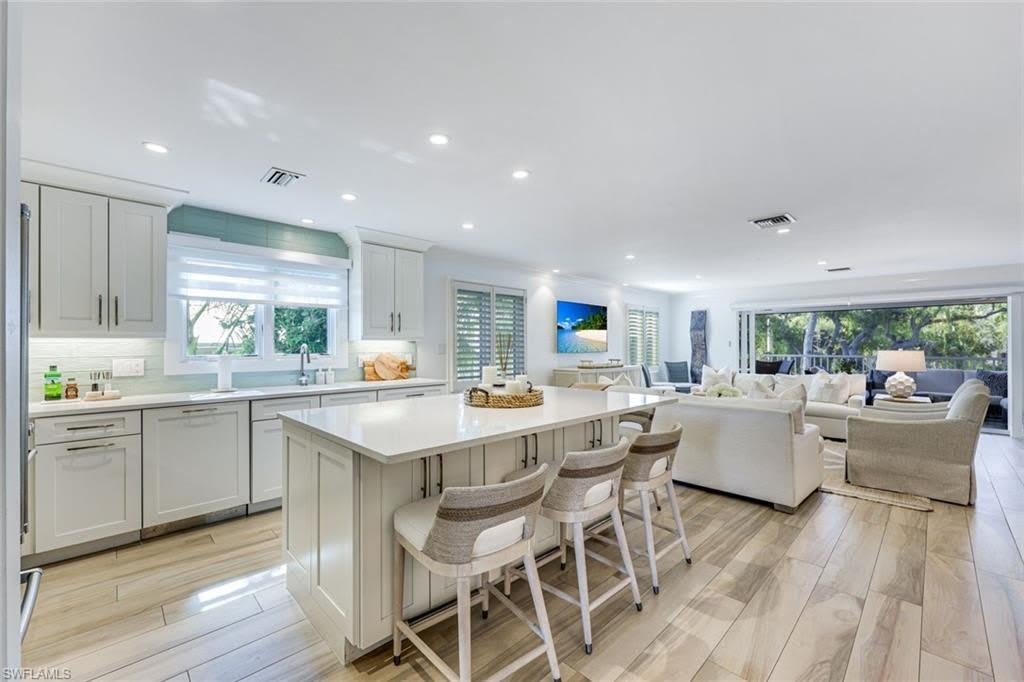225 5th Ave S – photo 2