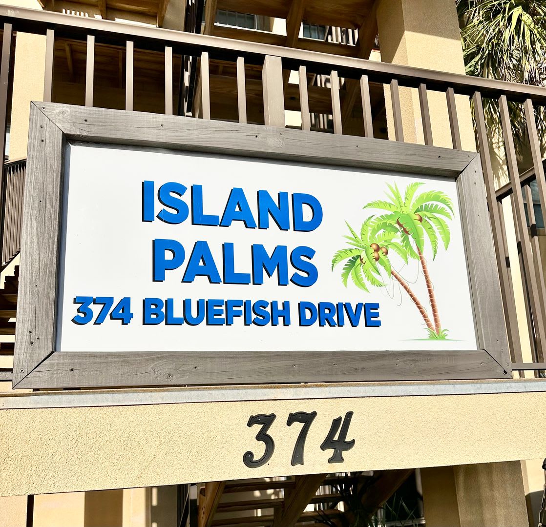 Furnished 2 bedroom condo 1 block from the beach w/ community pool! – photo 2