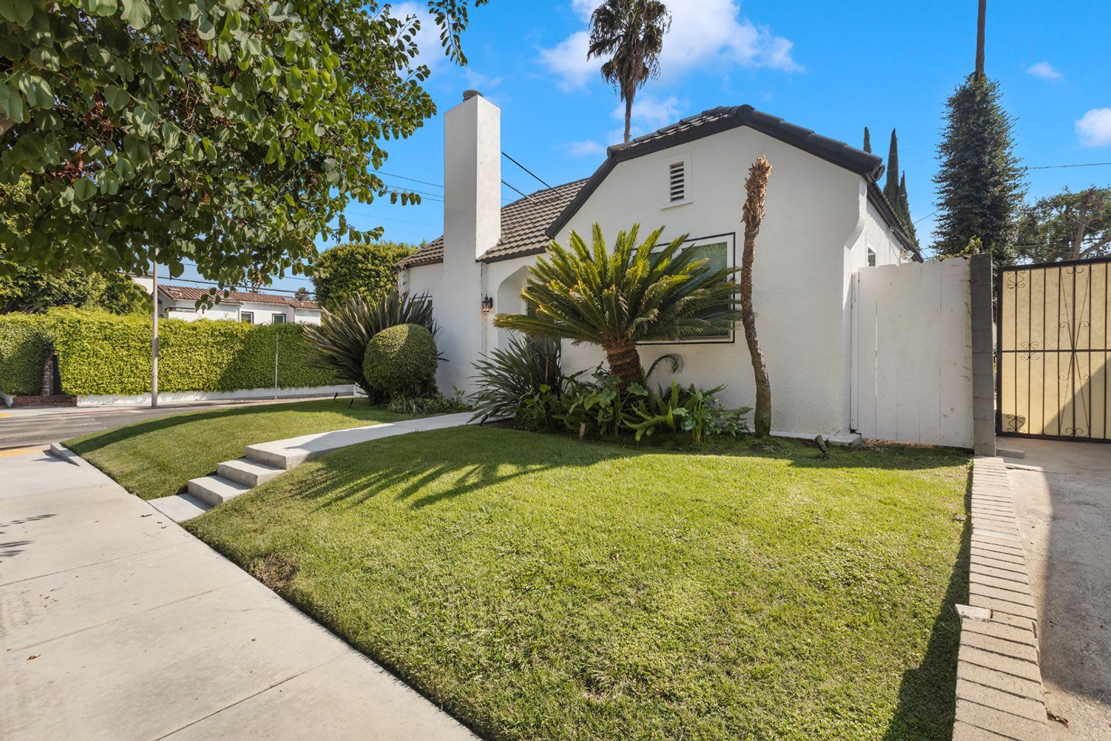 Fantastic 2Br 1Ba House With Backyard In The Heart Of West Hollywood Beverly Hills – photo 3
