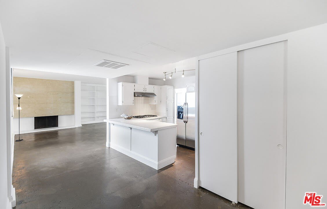 17366 W Sunset Blvd – photo 2