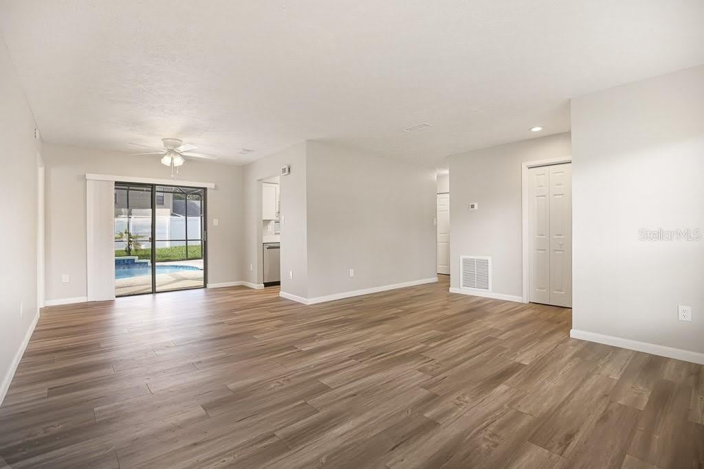 423 VAN REED MANOR Drive – photo 2