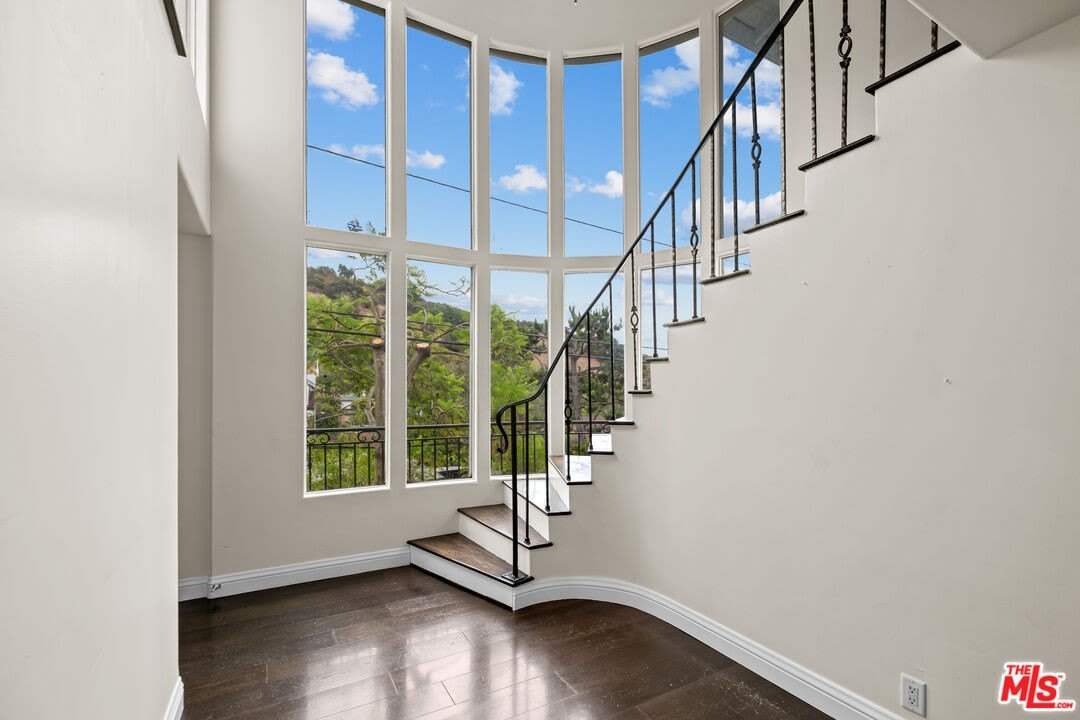 1759 N Beverly Dr – photo 3