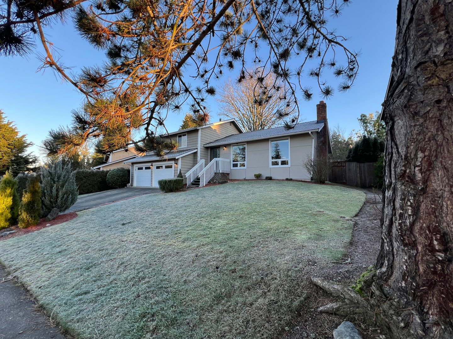 3 Bedroom 2.5 Bath in Desirable Renton Fairwood Greens – photo 2