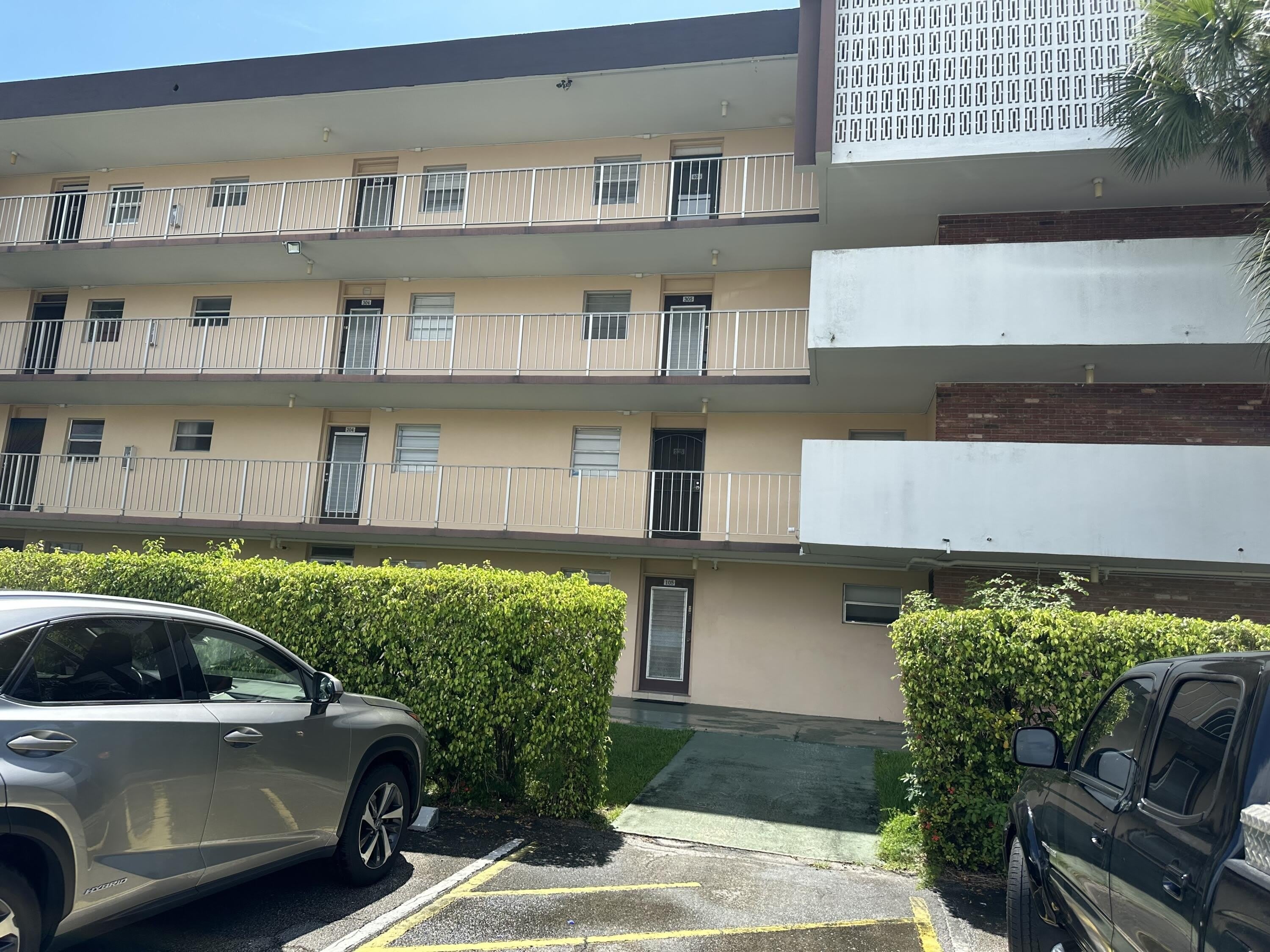 2900 Nw 47Th Terrace – photo 3