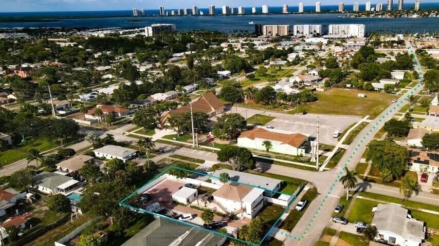305 Cypress Drive – photo 2