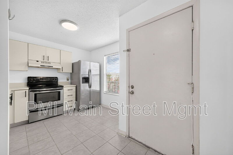 2512 Woodgate Blvd – photo 2